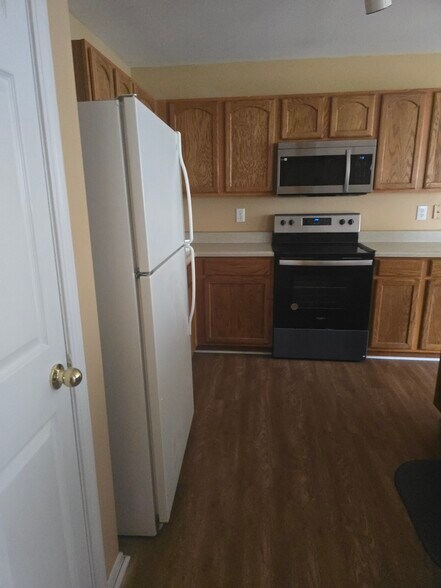 Kitchen - 6434 Ziegler Ln