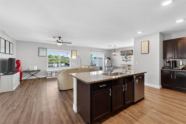 Building Photo - 11176 Leland Groves Dr