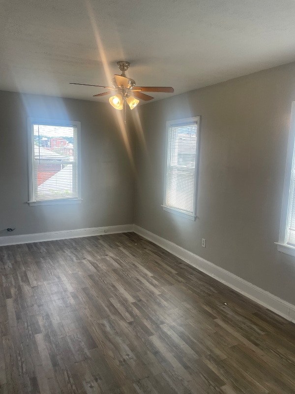 Building Photo - 704 10th Ave