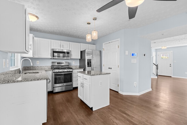 Building Photo - 8211 Water Lily Way