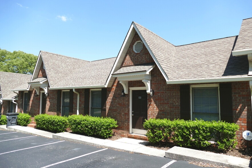 Building Photo - 1015 Walton Ln