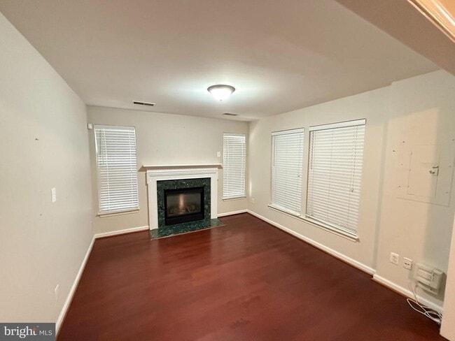 Building Photo - 2539 Banshire Dr