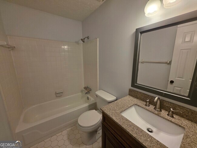 Building Photo - 405 Williamsburg Way