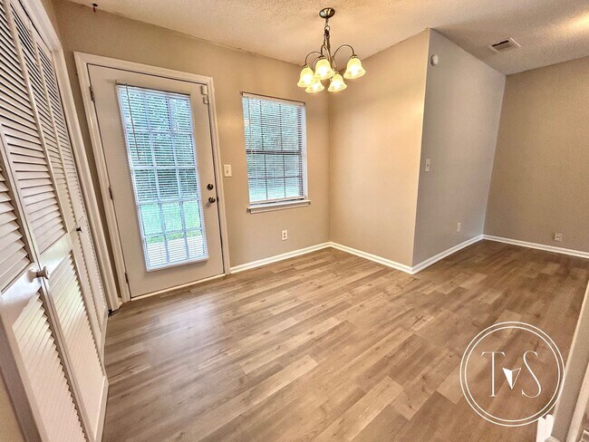 Building Photo - 258 Garden Cir