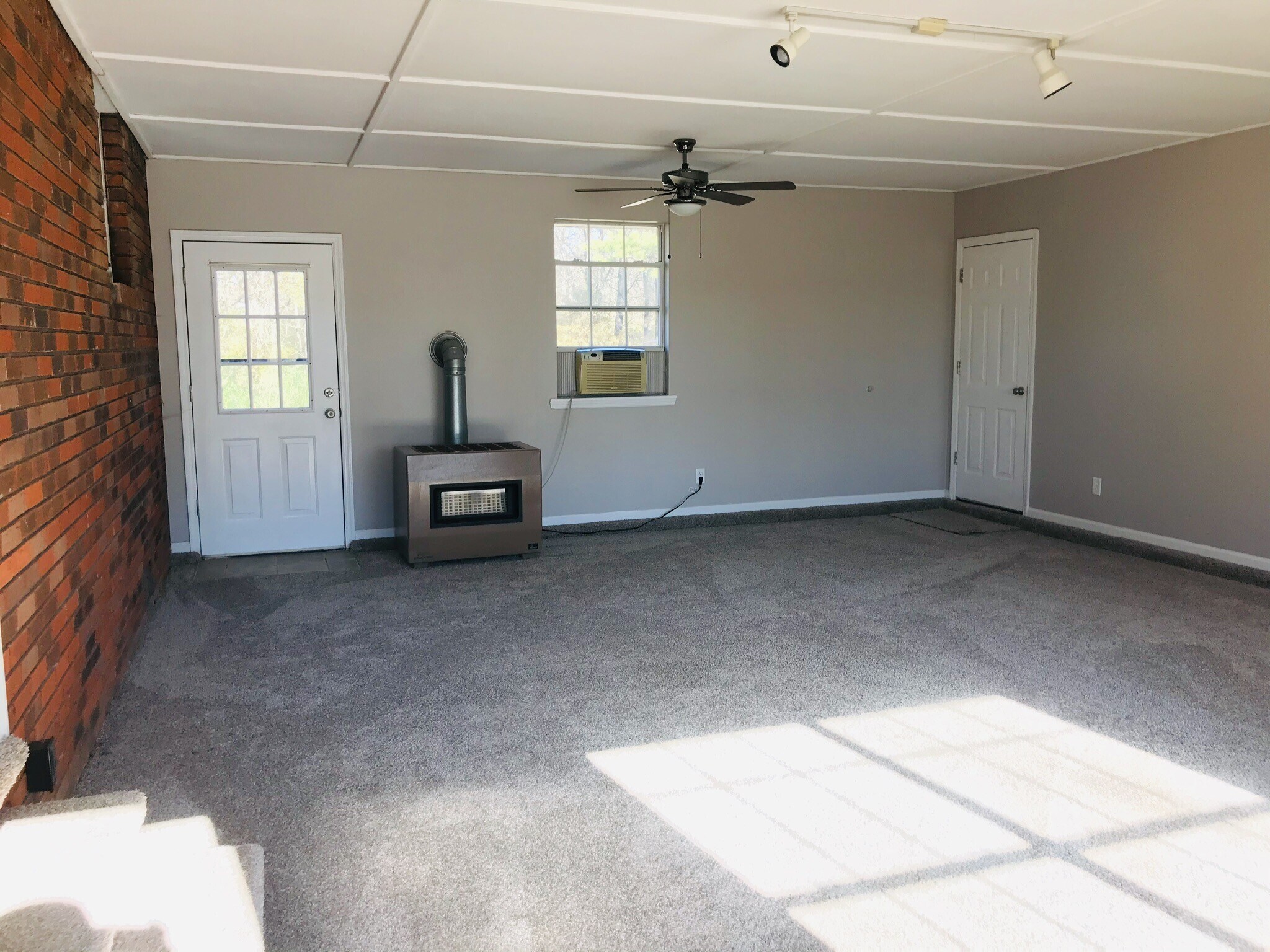 Huge Den! Option of using propane heater to save on electric heat during winter. - 9225 Amos Rd