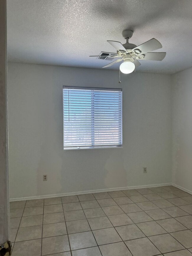 Building Photo - Cozy Updated 3-Bedroom Home Near River Acc...