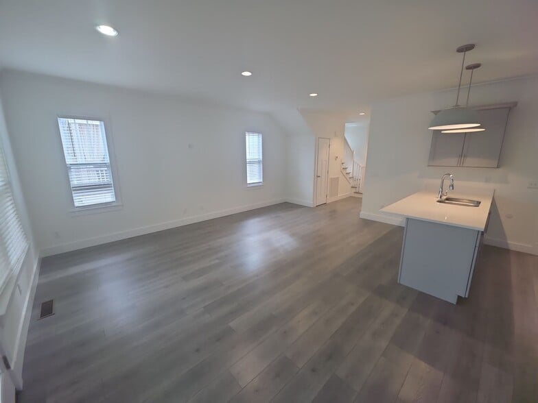 Building Photo - 409 Juniper Dr