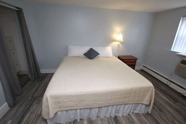 Building Photo - Updated 1 bedroom condo in ideal North Reading / Andover Rte 28 location.