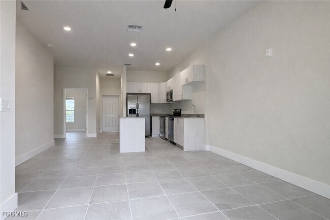 Building Photo - 3313 SW 8th Pl