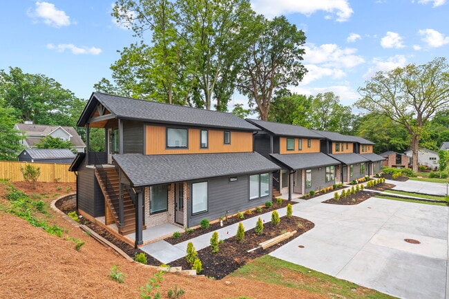 Building Photo - Medford Mews, Carriage House 319
