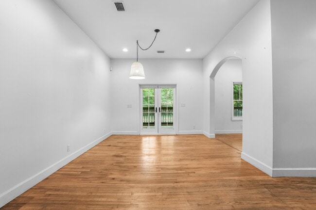 Building Photo - 126 McHenry Rd