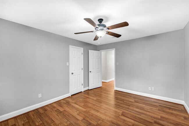Building Photo - 1553 W Sam Houston Pkwy S