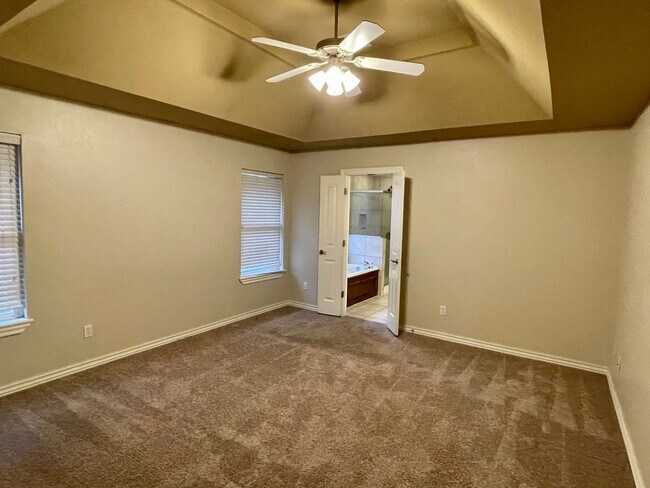 Building Photo - Great 4 Bed In Edmond Schools!!