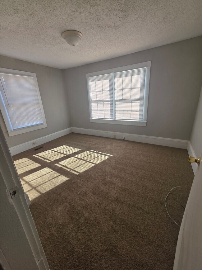 Building Photo - 725 Junia Ave