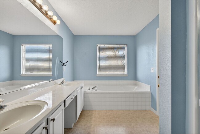 Building Photo - Beautiful 3 Bedroom, 3 Bath Single-Family Home in Wentzville