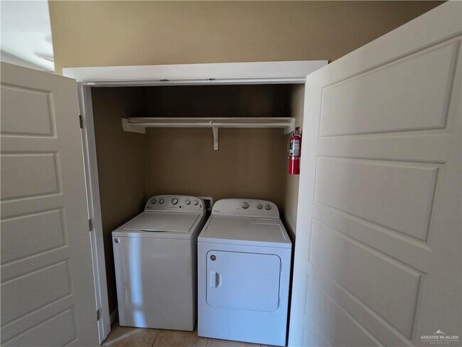 Building Photo - 2116 Garden Ridge Dr