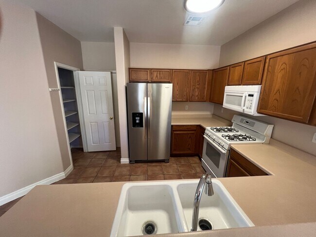 Building Photo - 3 Bed, 2.5 Bath home with Solar Panels!
