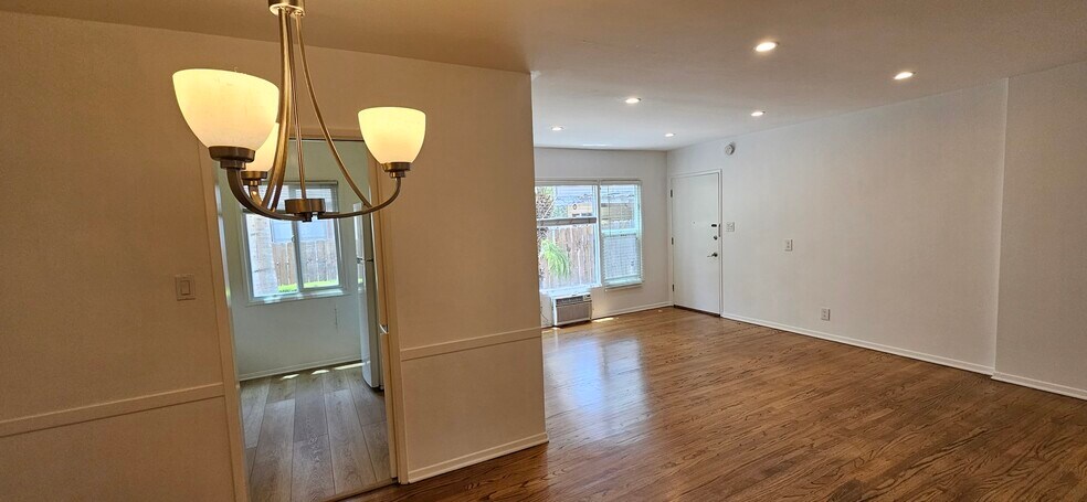 Building Photo - 1227 S Holt Ave