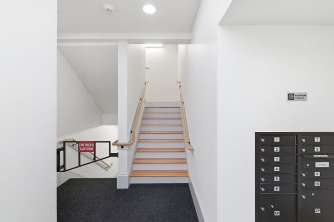 Building Photo - WINTER SPECIAL - NEWLY RENOVATED DOWNTOWN SALEM STUDIO