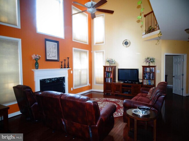 Building Photo - 6453 Swimmer Row Way