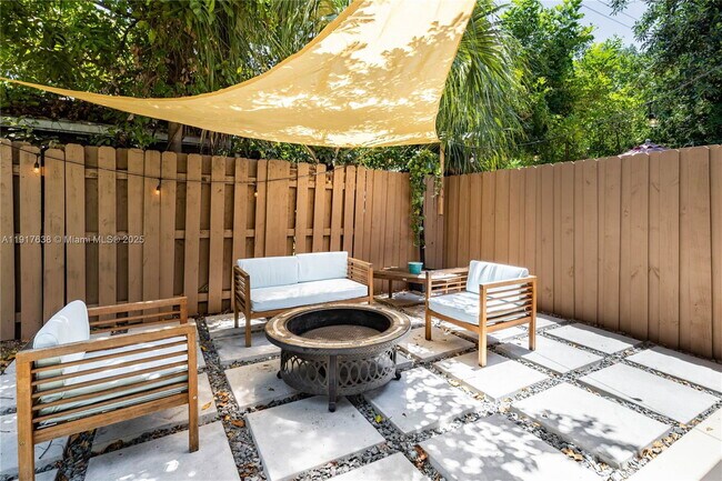 Building Photo - 22 SE 13th St