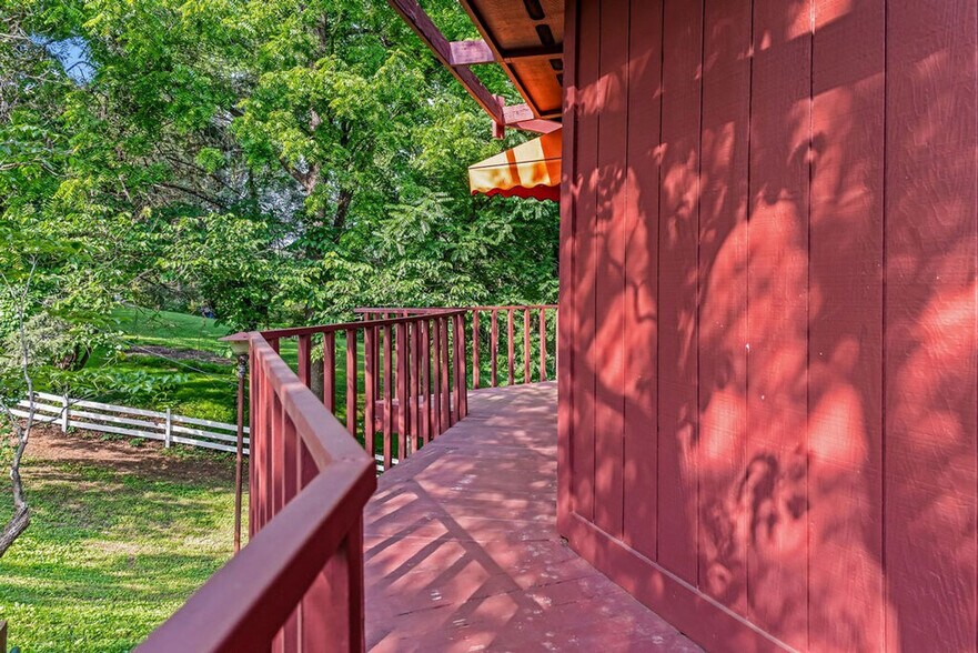 Building Photo - 325 Poplar Hill Ln