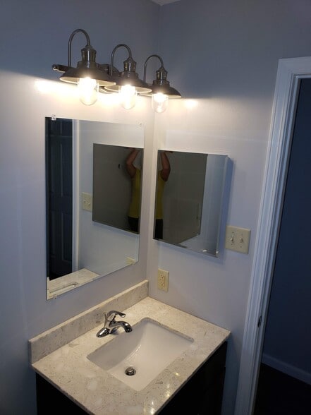 Building Photo - 6218 Kathryn Ct