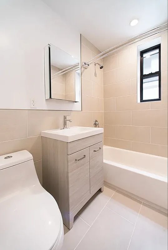 Building Photo - 502 W 152nd ST