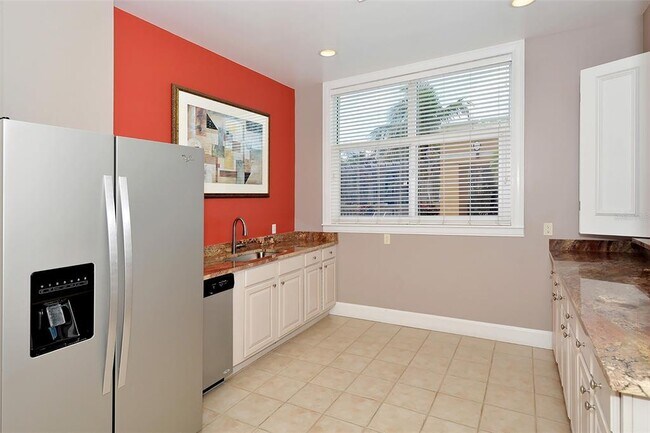 Building Photo - 750 N Tamiami Trl