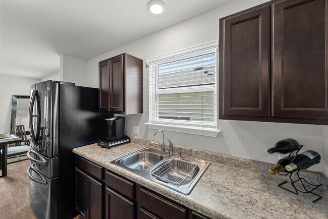Building Photo - Located in the vibrant Valley Ranch commun...