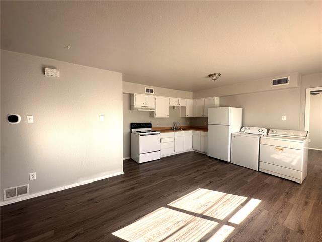 Building Photo - 1826 Spring Lake W