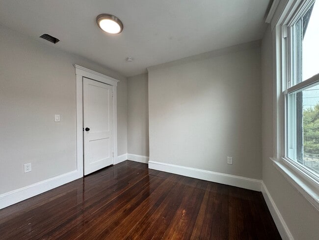 Building Photo - 47-49 Mead St