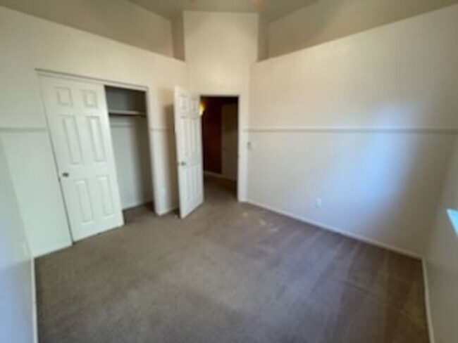 Building Photo - Lovely 3 bedroom / 2 bath home near Miwok ...