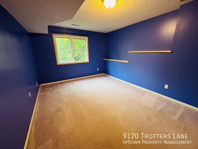 Building Photo - 9120 Trotters Ln
