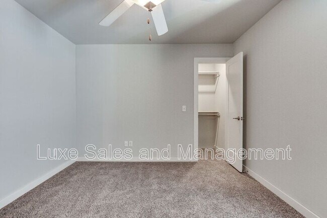 Building Photo - 17604 Sunny Hollow Rd