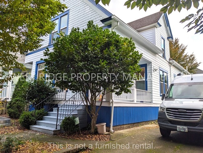 Building Photo - 34 NE Ivy St