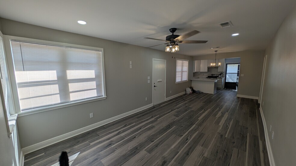 Building Photo - 240 Russell Ave