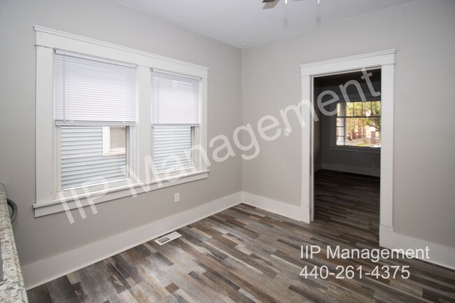 Building Photo - UPDATED 2 BEDROOM UNIT IN THE HEART OF TRE...