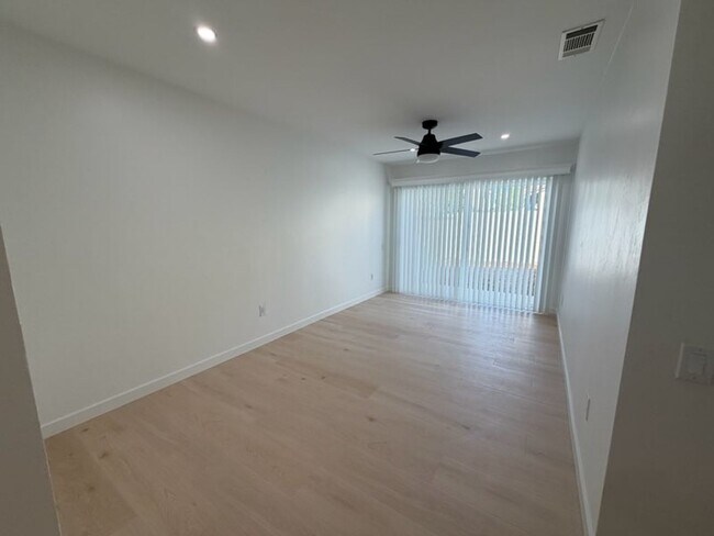 Building Photo - 4783 Mayflower Way