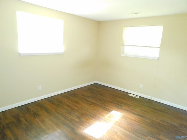 Building Photo - 314 Harolds Dr NW