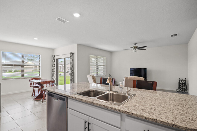 Building Photo - 922 Remington Green Dr SE