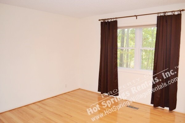 Building Photo - Cozy & Convenient | 2-Bedroom Home Near Ca...