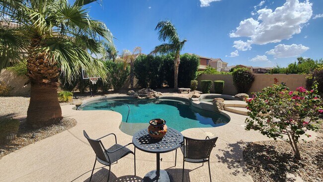 Building Photo - 4 Bedroom Home in the Sun Grooves Communit...