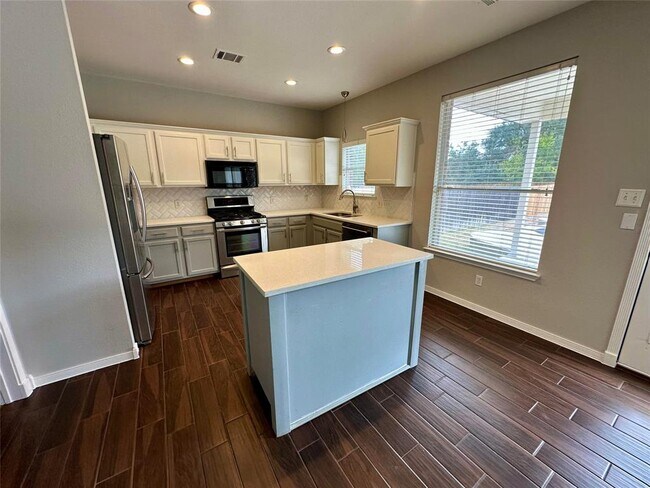 Building Photo - 14601 Ballycastle Trail