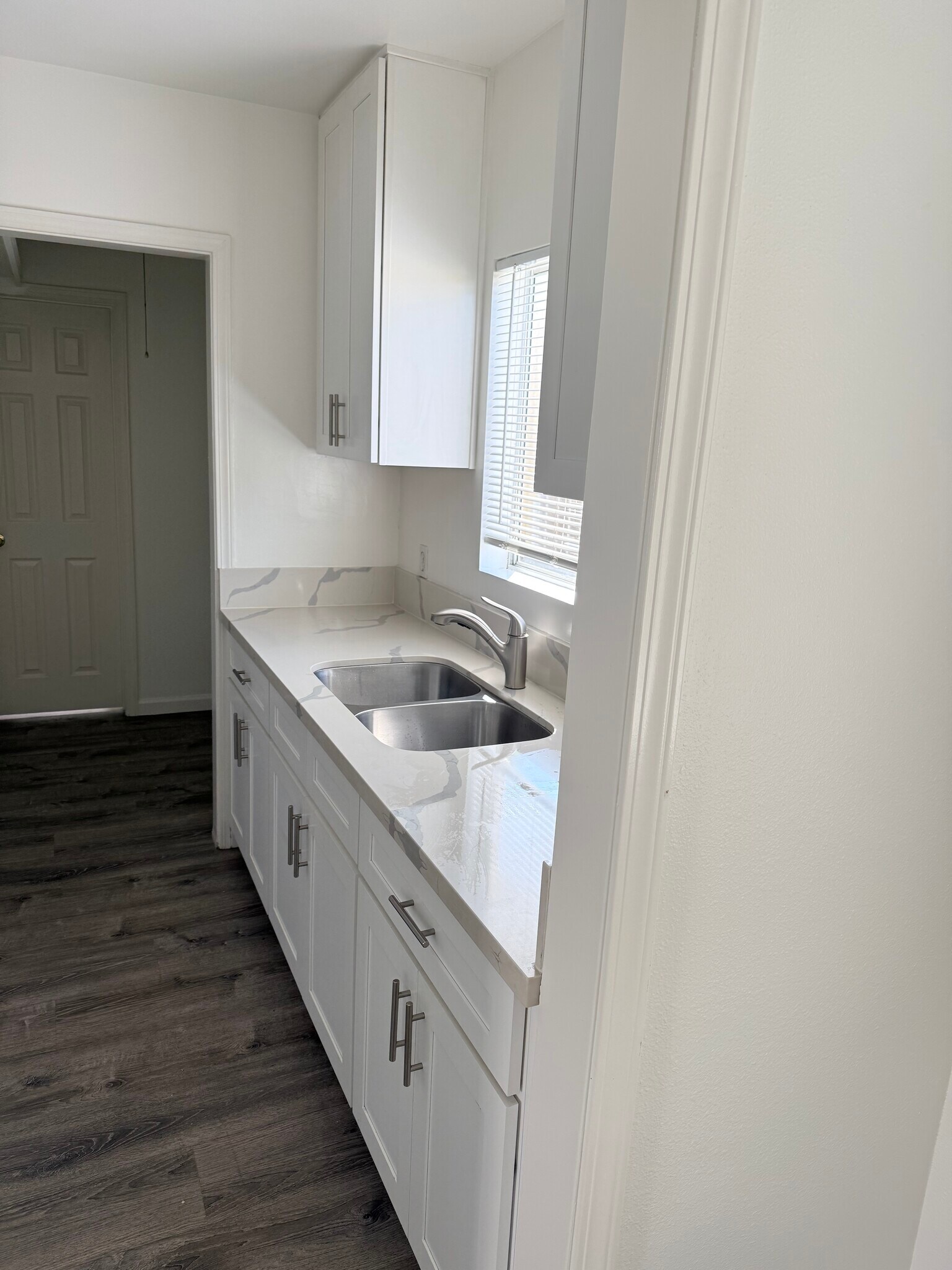 Building Photo - 43 W 52nd St