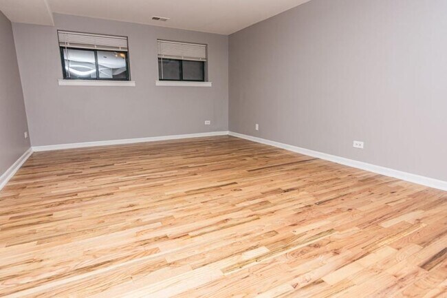 Building Photo - 2 bedroom in Washington Park IL 60637