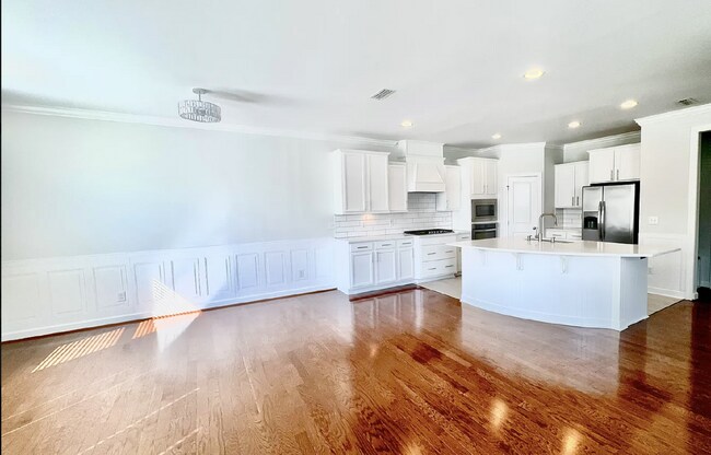 Building Photo - Charming 3-Bed End-Unit Townhome in Apex!
