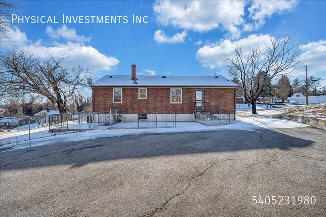 Building Photo - Classic American Ranch