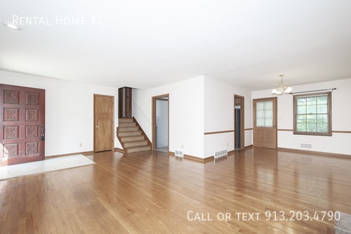 Building Photo - 9151 Somerset Dr