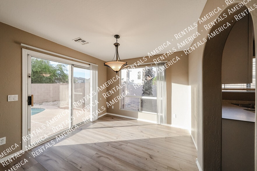 Building Photo - 3719 E Inverness Ave